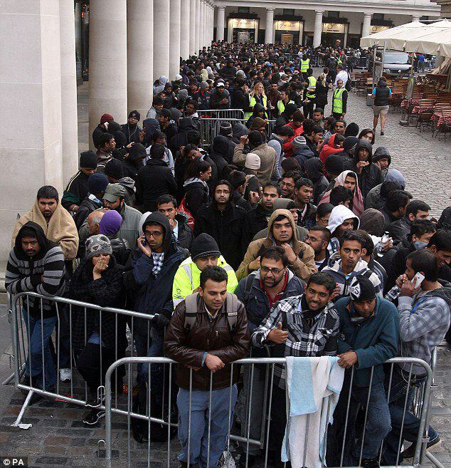 Coada pentru iphone 5 la Covent Garden Londra